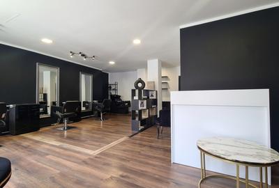 Spațiu comercial, de 83 mp, în Central - 4