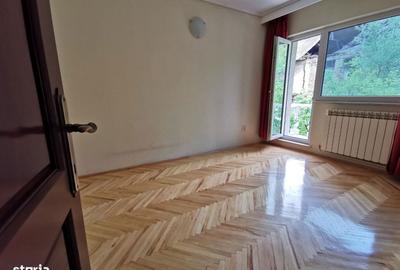 Casă cu 4 camere în Central - 4