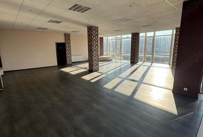Spațiu comercial, de 150 mp, în Central - 6