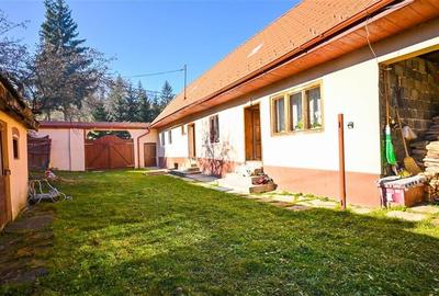 FILM! Casa saseasca, renovata exterior, in centrul localitatii Holbav, Brasov. - 7