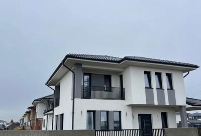 Casă cu 3 camere cu Teren 450 Mp în Central