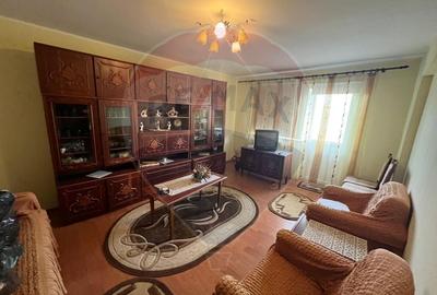 Apartament cu 3 camere decomandat, mobilat în Central