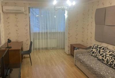 Garsonieră decomandată în Tei