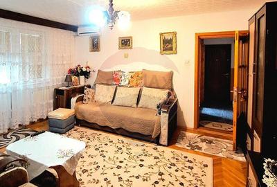 Apartament cu 3 camere de vanzare in zona Micro 5 - 4