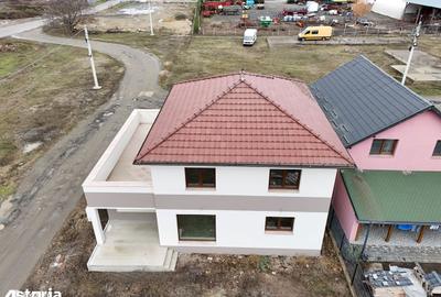 Casă cu 4 camere cu Teren 500 Mp în Central - 3