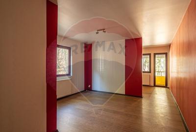 VILA! Investitie - pretabil pensiune SINAIA- zona apreciata turistic! - 14