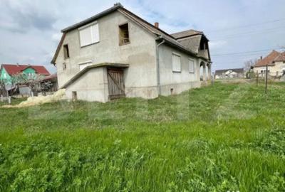 Casă cu 7 camere cu Teren 1088 Mp în Botiz - 2