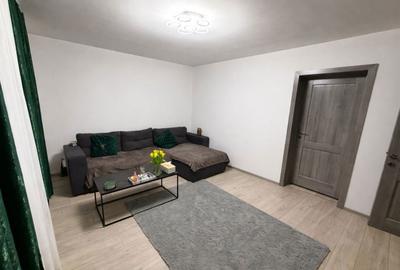 Apartament cu 3 camere decomandat în Rovine - 1
