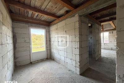 Casă cu 8 camere cu Teren 1143 Mp în Șcheia