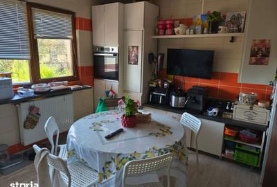 Casă cu 6 camere cu Teren 400 Mp în Podari - 3
