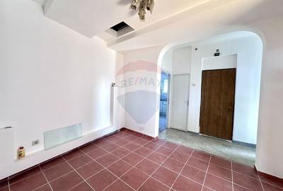Apartament cu 4 camere decomandat în Central - 4