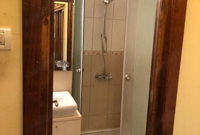 Apartament cu 2 camere decomandat în P-ța Victoriei