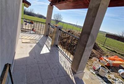 Casă cu 3 camere cu Teren 350 Mp în Borș - 1