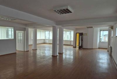 Spațiu comercial, de 780 mp, în Exterior Vest - 1