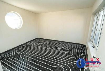 Casă cu 5 camere cu Teren 136 Mp în Neptun - 1
