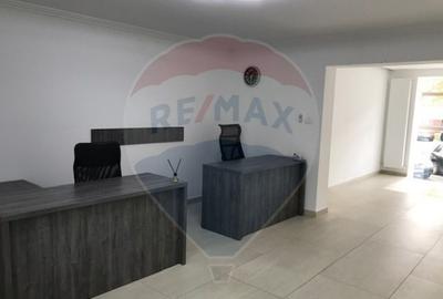 Spațiu comercial, de 50 mp, în Central - 3