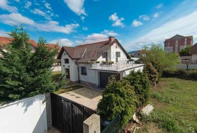 De vanzare vila cu 6 camere in Sanmartin, 722 mp teren