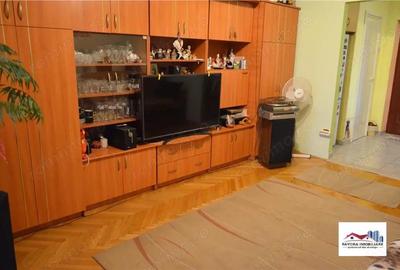Apartament cu 3 camere decomandat în Dâmbu Pietros - 10