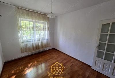Apartament cu 3 camere decomandat în 1 Mai - 15