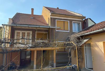 Casă cu 4 camere în Central