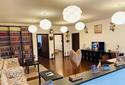 Casa langa Statia de Metrou Aparatorii Patriei - 136mp + curte 90mp