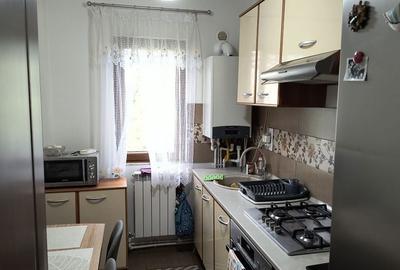 Apartament cu 3 camere semidecomandat în Podu Roș - 1