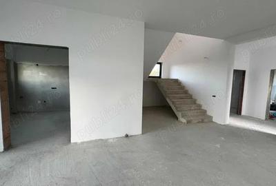 Casă cu 4 camere cu Teren 700 Mp în Central - 4