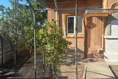 Casă cu 3 camere cu Teren 1000 Mp în Central