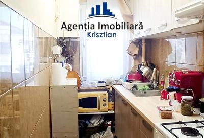 Apartament cu 3 camere semidecomandat în Micro 14