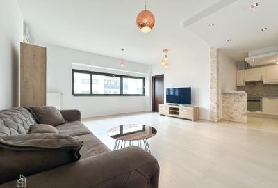 Apartament cu 3 camere semidecomandat, mobilat în Băneasa