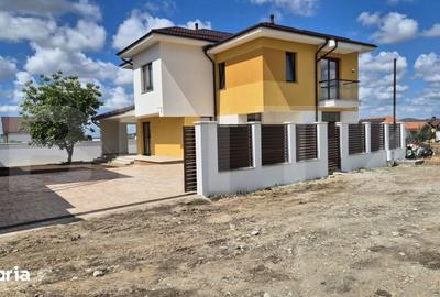 Casă cu 4 camere cu Teren 500 Mp în Central - 14