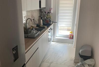 Apartament cu 3 camere semidecomandat în Pipera