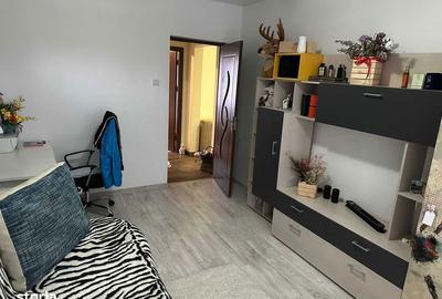 Apartament cu 4 camere decomandat în Micro 17