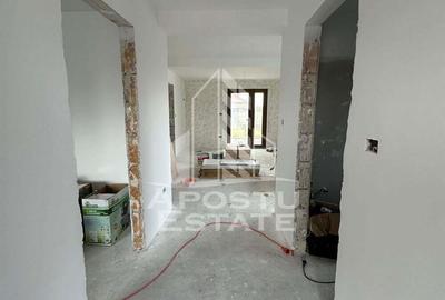 Casă cu 4 camere cu Teren 300 Mp în Central