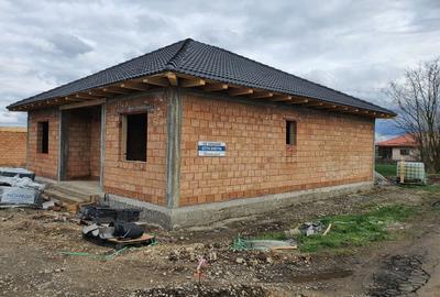 Casă la cheie pe 1 nivel 4 camere 2 băi,145 mp,500 mp teren - 10