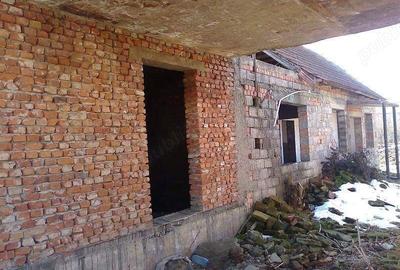 Casă cu 5 camere cu Teren 1700 Mp în Ciacova - 4