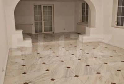 Casă cu 7 camere în Central