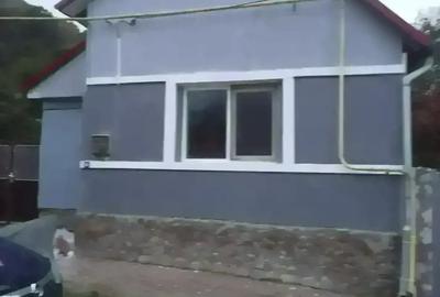 Casă cu 3 camere în Central - 1