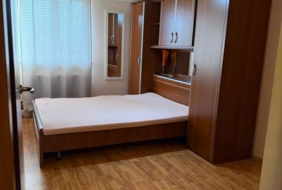 Apartament cu 3 camere semidecomandat în Florești