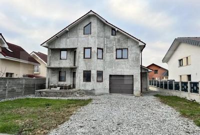 Casă cu 7 camere cu Teren 984 Mp în Central - 8