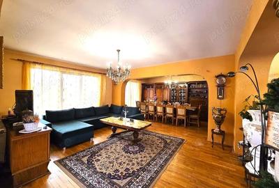 Casă cu 5 camere cu Teren 600 Mp în Central