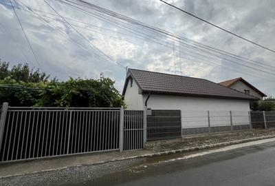 Oportunitate! Casa la sol, 3 camere, beci, zona linistita, Valu lui Traian!