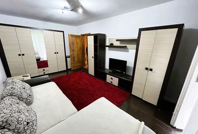 Apartament cu 3 camere în Spitalului