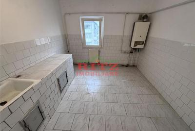 Apartament cu 3 camere semidecomandat în Central - 1