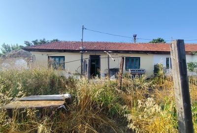 Casă veche din chirpici - 1