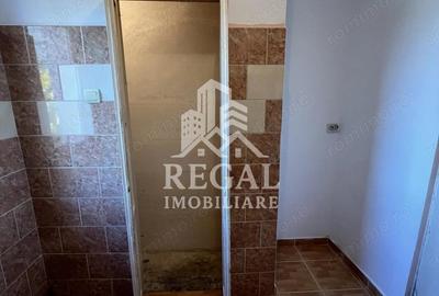 Apartament cu 3 camere semidecomandat în Vest