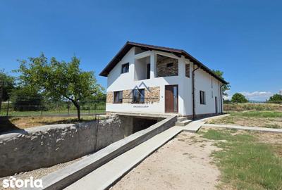 Casă cu 5 camere cu Canalizare în Central - 5
