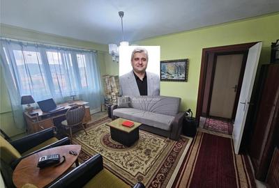 Apartament cu 2 camere semidecomandat în Micro I - 10