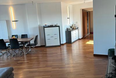 Apartament cu 4 camere, 3 grupuri sanitare, 2 terase, 1 boxa, 2 parcari - 2