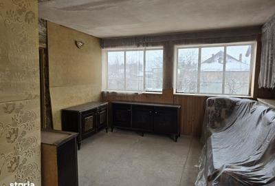 Casă cu 4 camere cu Canalizare în Central - 3